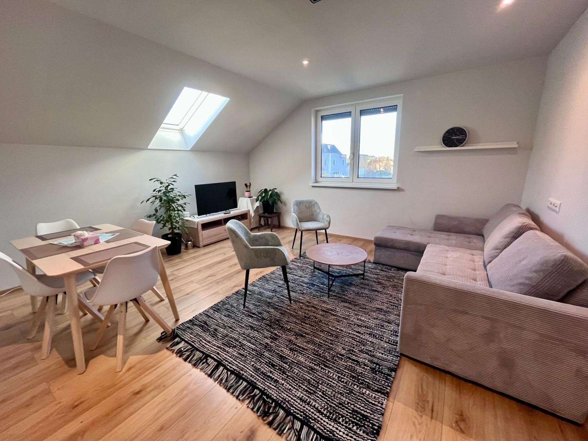 Cozy Apartment Near Vienna Airport Schwechat Buitenkant foto